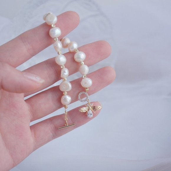 NEW 14K Gold Plated Bee Pearl Toggle Bracelet - Picture 7 of 14